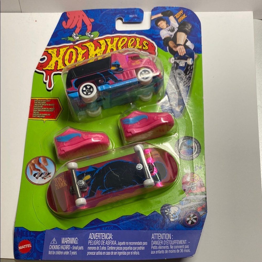 Hot Wheels Pink and Blue Skateboard Toy Set